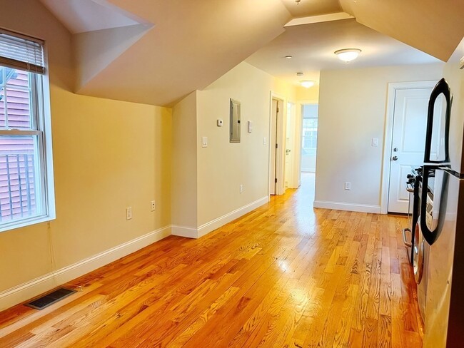 Building Photo - 240 Prospect St