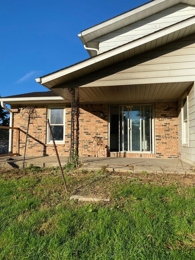 Primary Photo - 1612 E Harrison St