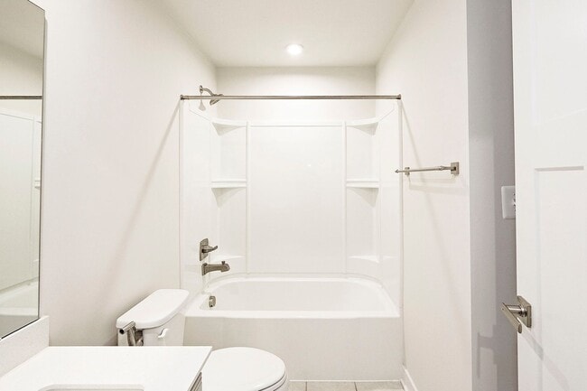 Building Photo - Move-In Ready End-Unit Townhome in Forest Lakes North