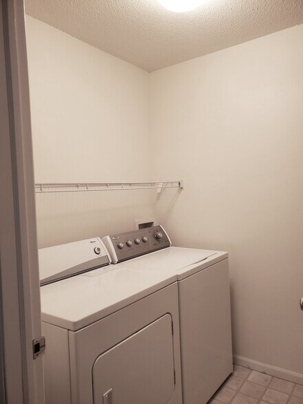 Building Photo - 10 Bridgewater Trl