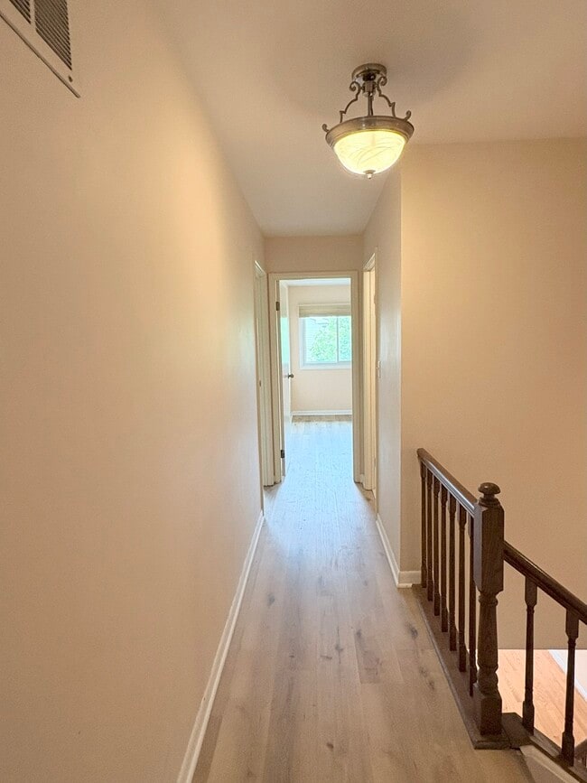 Building Photo - 424 Mallard Dr