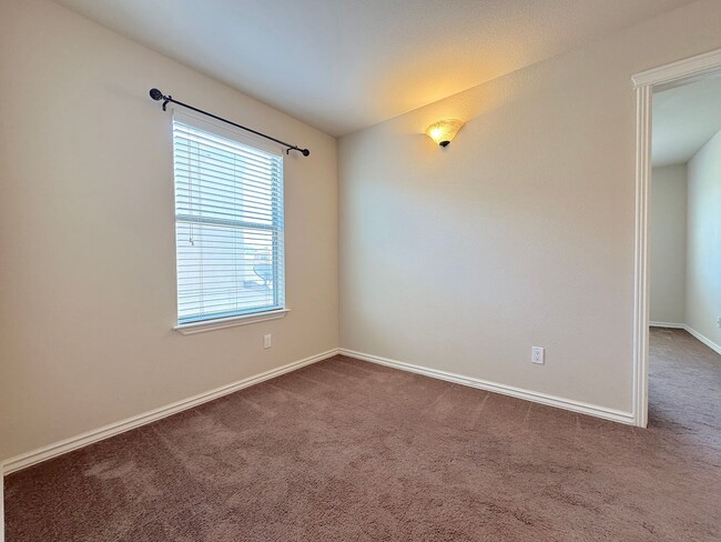Building Photo - West El Paso 4bed/3bath + office - Refrig ...