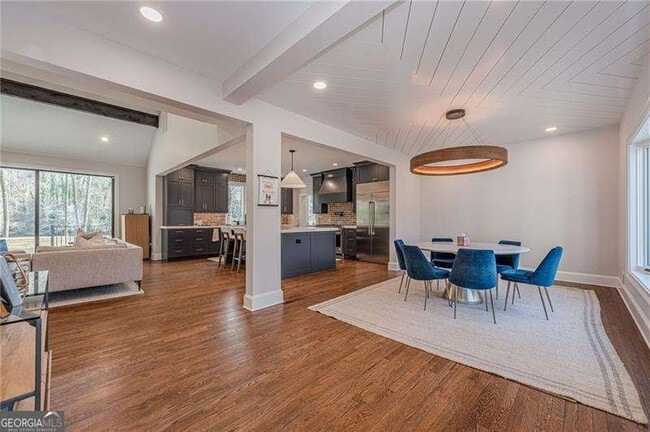 Building Photo - 4562 Columns Dr SE