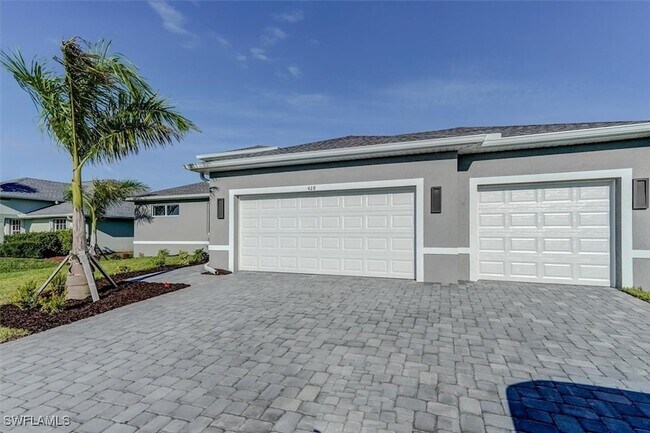 Building Photo - 428 SW 28th Pl