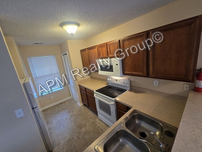 Building Photo - Two bedroom patio home