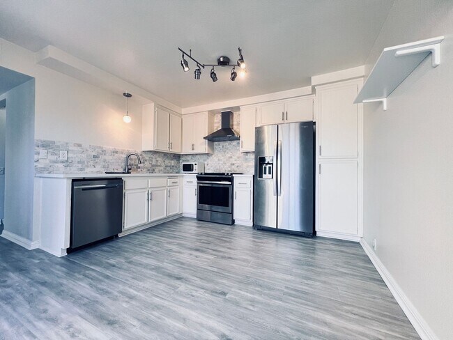 Building Photo - Peaceful 3/1.5 Tierrasanta Condo - Villa M...