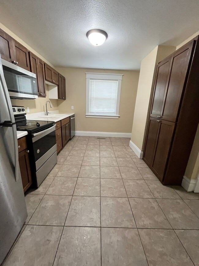 Building Photo - Spacious 4 Bed/2 Bath Rental Home!