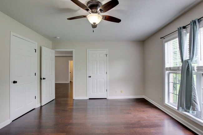 Building Photo - 3 bed 2 bath w sweet basement.  Go