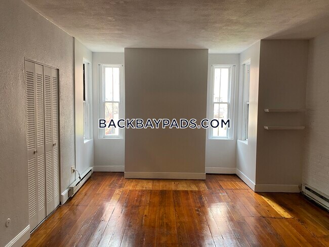 Building Photo - 301 Marlborough St