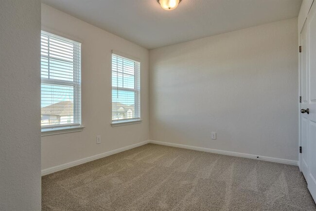 Building Photo - 129 Honey Bee Rd