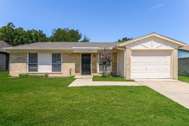 Building Photo - 716 Admiralty Way