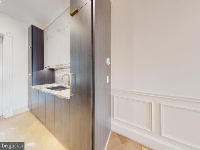 Building Photo - 1808 Riggs Pl NW