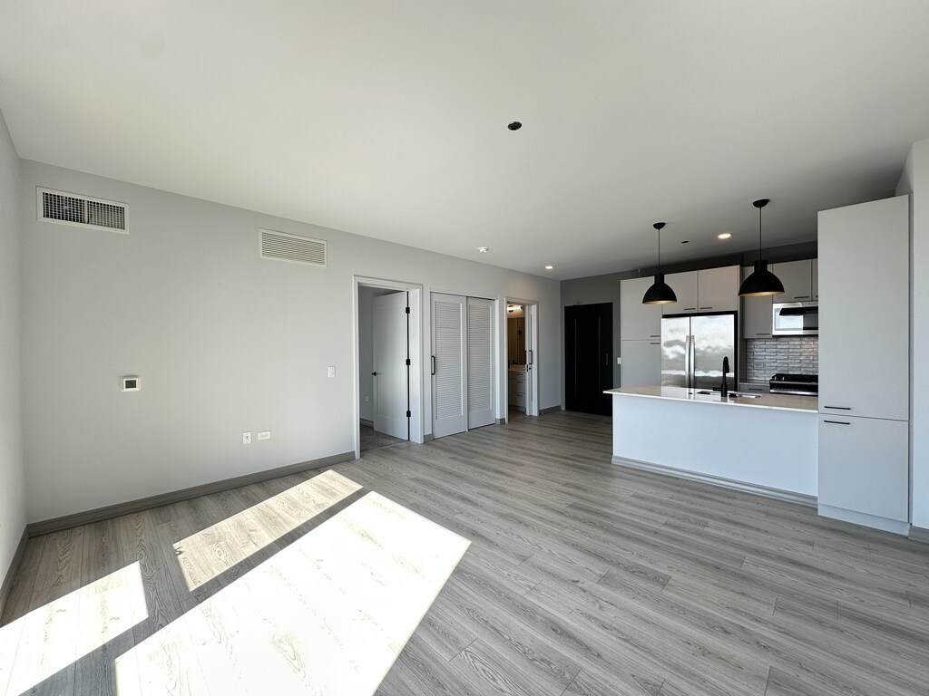 Building Photo - 2155 N Elston Ave