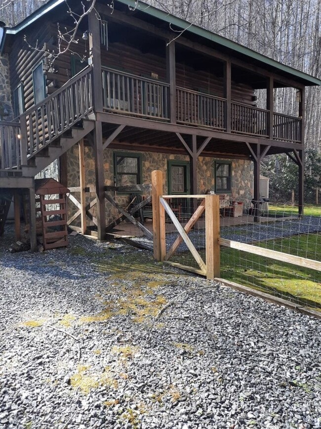 Building Photo - $1,600 - 4 Bedroom 2 Bathroom Furnished Log Cabin on the Creek