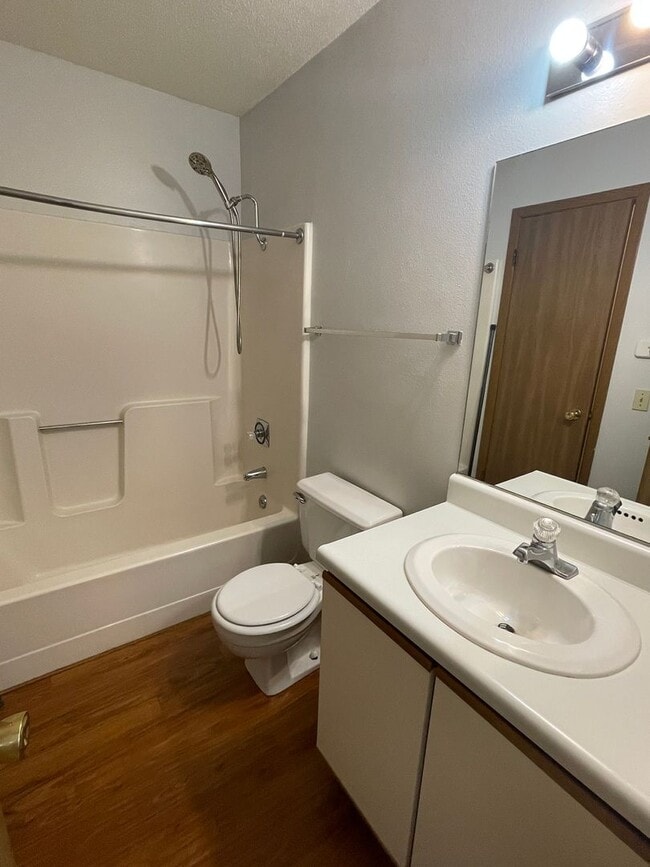 Building Photo - 4 Bedroom, 2 Bath Home for Rent