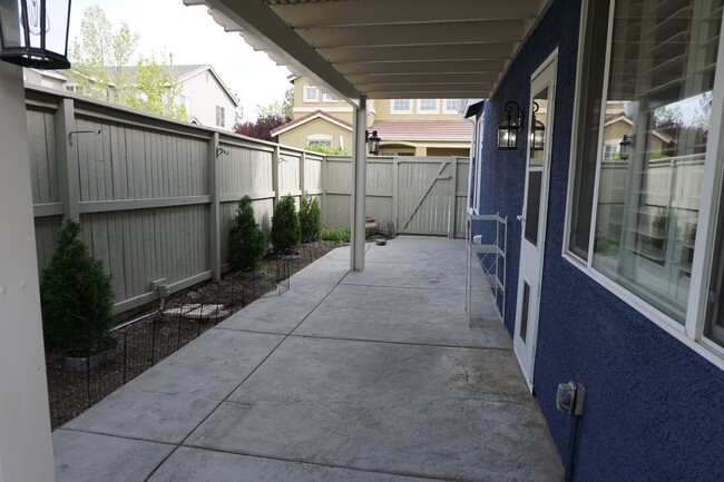 Building Photo - 10591 Iron Point Cir