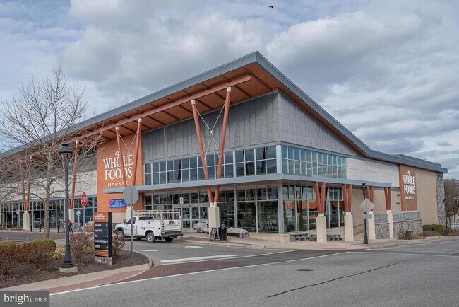 Building Photo - 220 Charles Ellis Dr