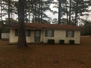 Building Photo - 208 Corman Ave