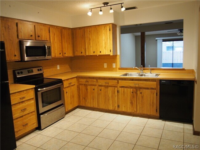 Building Photo - 210 Talmage Ave