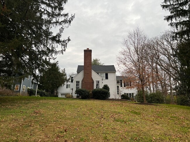 Building Photo - Cool Updated Historic 4/3.5 Farmhouse in Bethesda on Private, 1.5 Acre Lot