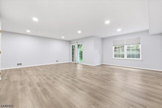 Building Photo - 604 Knollwood Ct