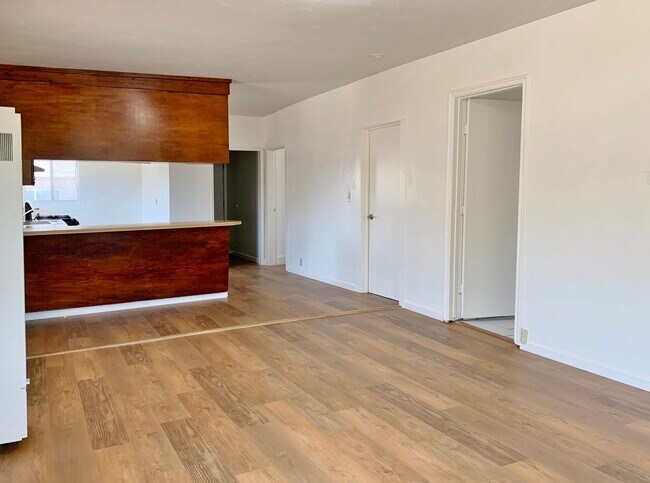 Building Photo - 3 Bedroom in Hollister