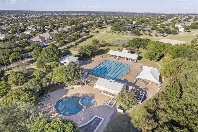 Building Photo - 15512 Interlachen Dr