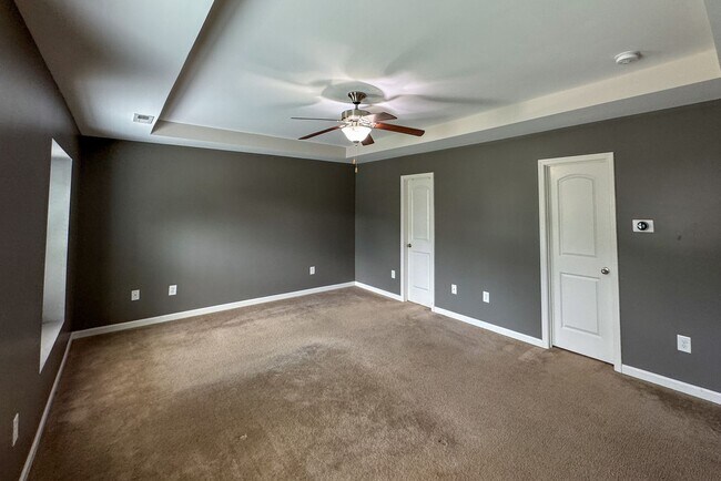 Building Photo - Gorgeous 3 Bed 2.5 Bath Plus Loft Home on ...