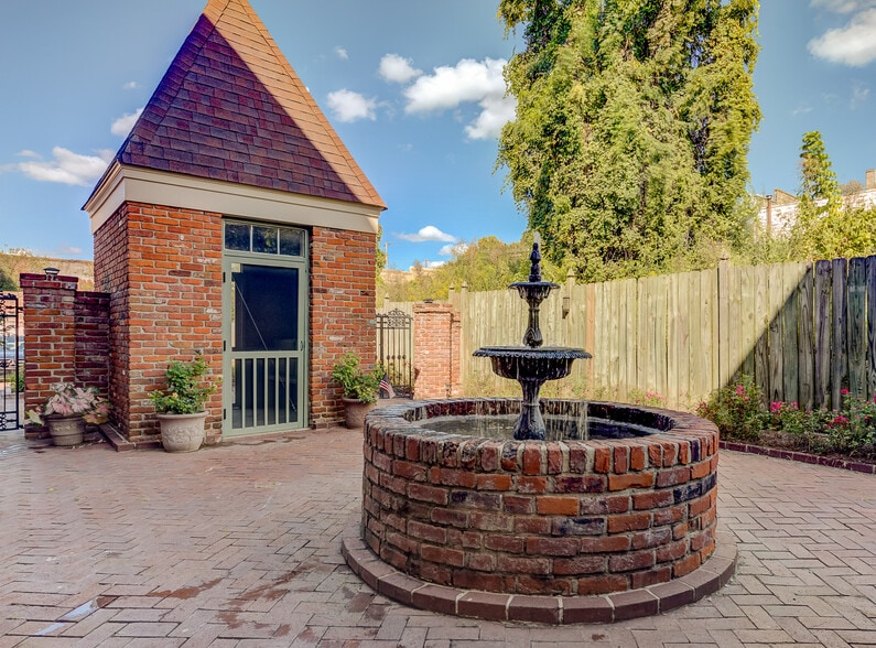 Building Photo - 1117 Washington St