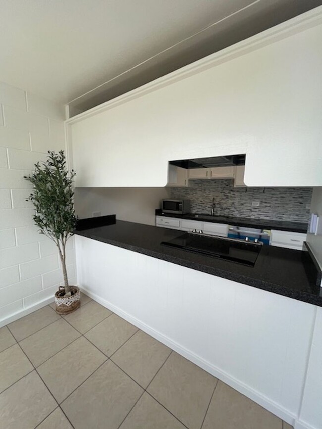 Building Photo - Mililani Town 2 bed/1 bath Apartment