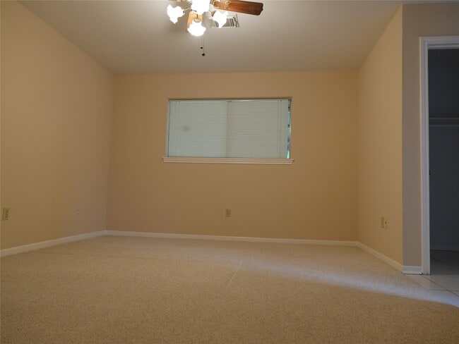 Building Photo - 13542 Fernhill Dr