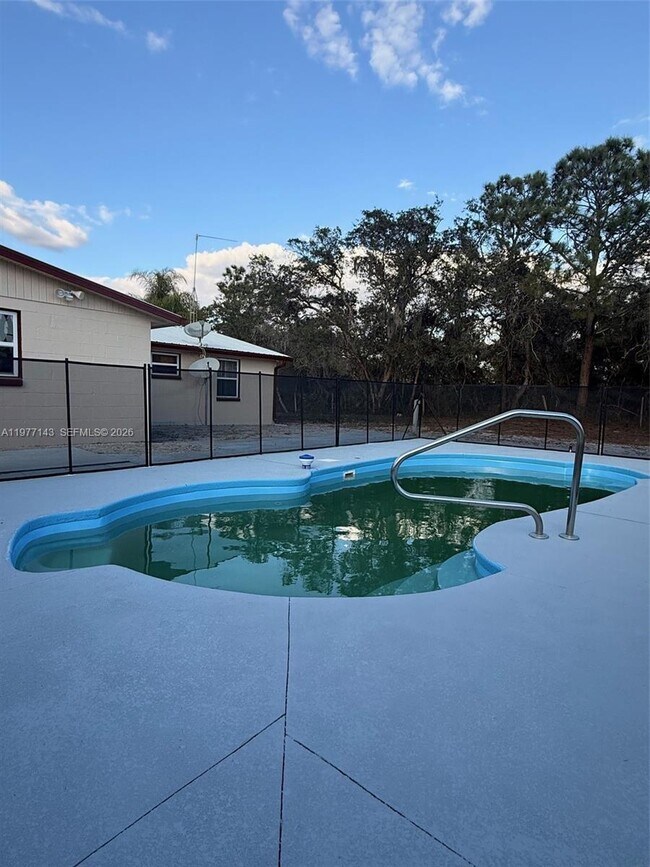 Building Photo - 3709 Grand Concourse