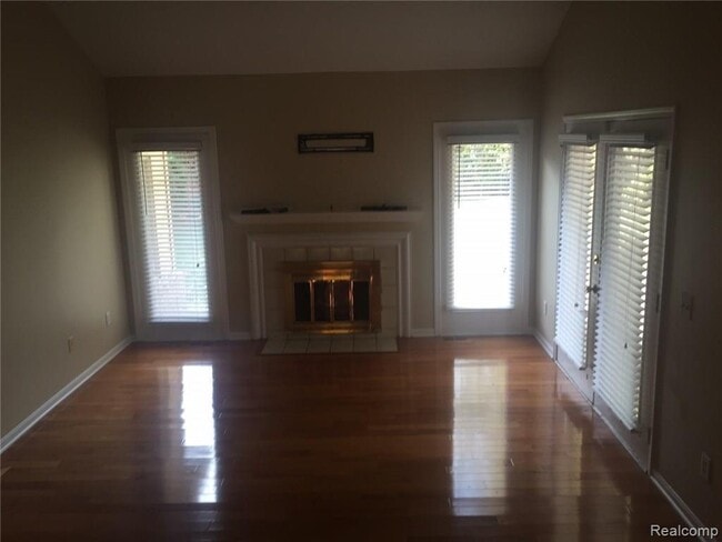 Building Photo - 3008 Primrose Dr