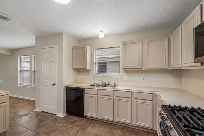 Building Photo - 6023 Barany Ct