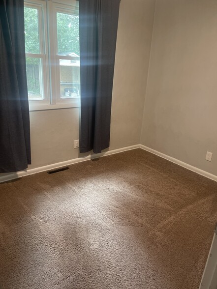 Building Photo - 1503 Ellington Sq