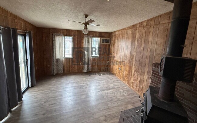 Building Photo - 1222 E 3rd St