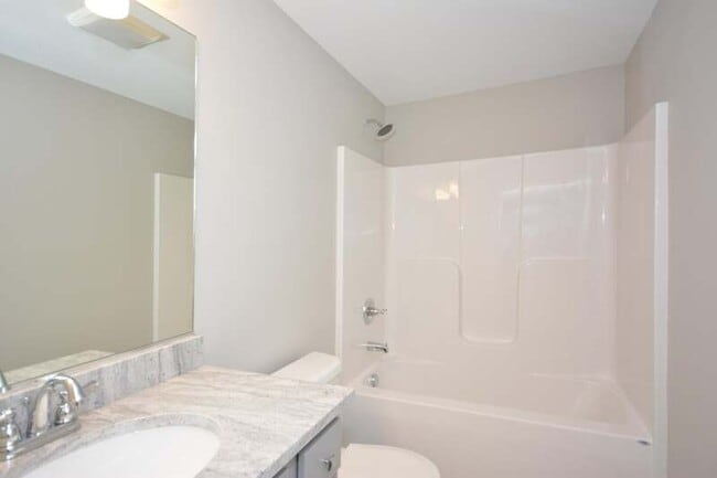 Building Photo - 5447 Rowling Dr