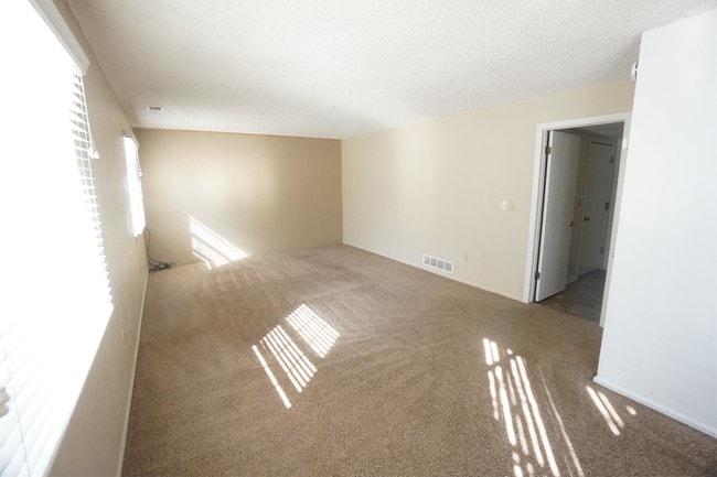 Building Photo - 7047 S Fairfax St