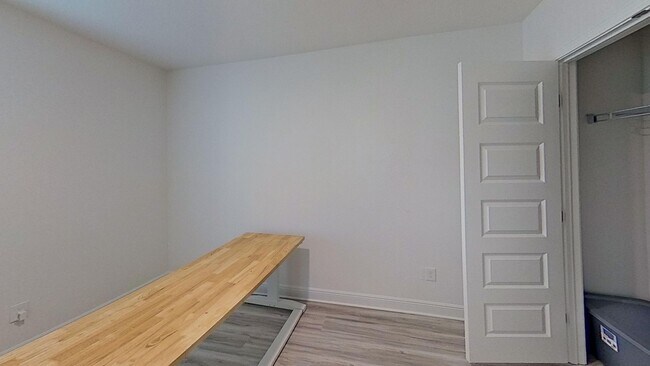 Building Photo - Beautiful 3/2.5 Townhouse