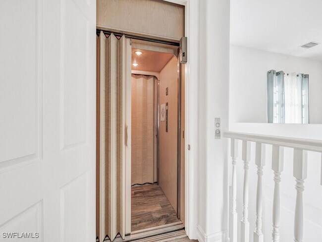 Building Photo - 10240 Bellavista Cir