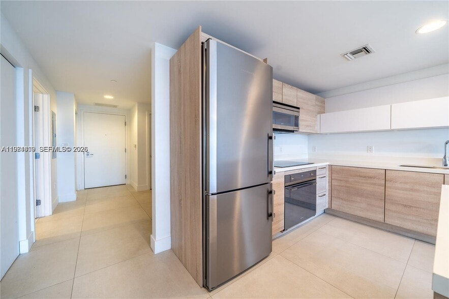 Building Photo - 16385 Biscayne Blvd