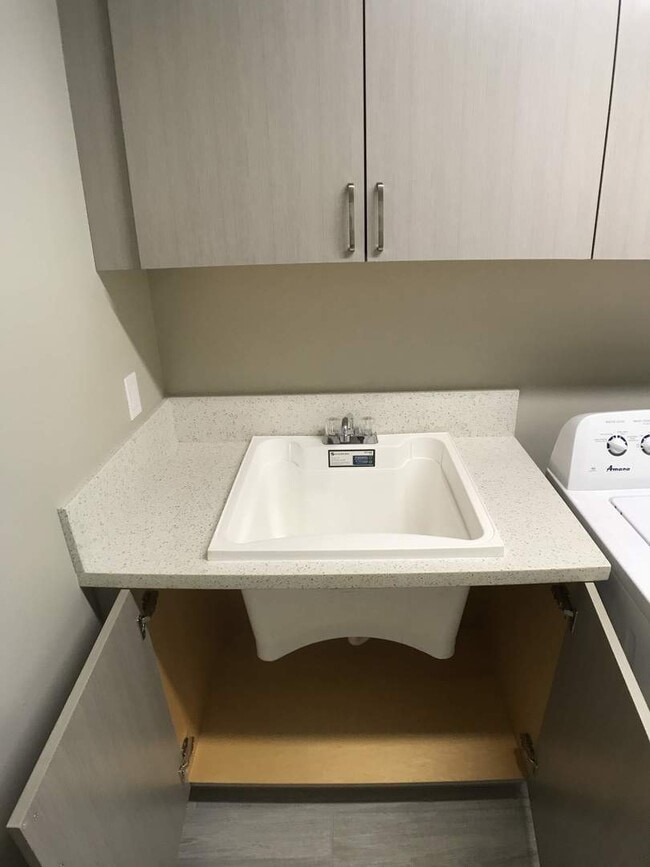 Building Photo - Waikalua Bayside Newer Community! 3 Bed 3.5 Bath home Ocean/mountain views.