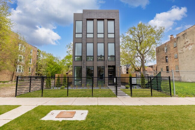 Building Photo - 5921 S Calumet Ave