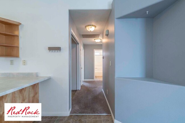 Building Photo - Dog Friendly - 3 Bedroom, 2 Bathroom Prope...