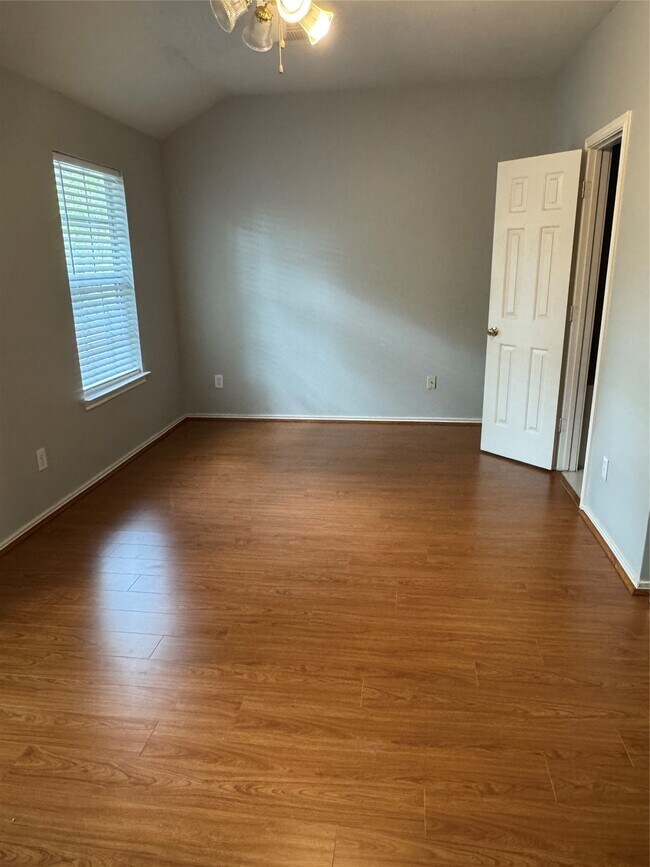 Building Photo - 226 S Walden Elms Cir