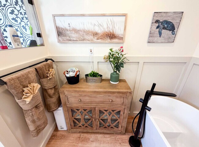 Building Photo - 16018 Windsor Dr