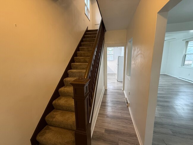 Building Photo - 843