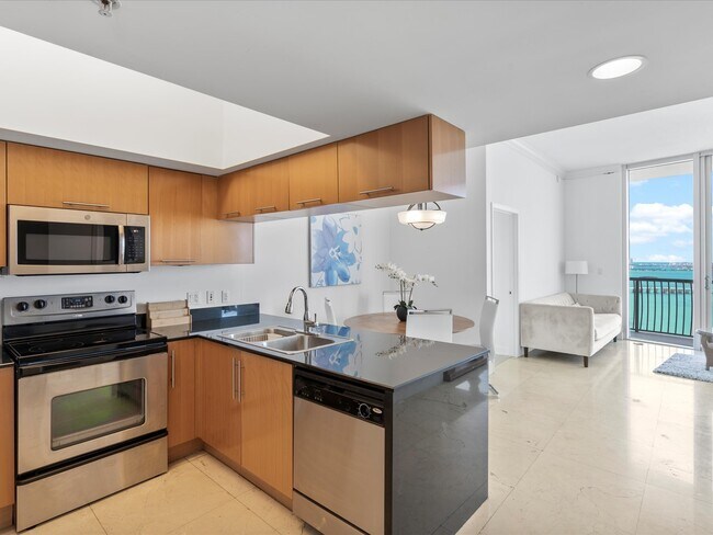 Building Photo - 1750 N Bayshore Dr