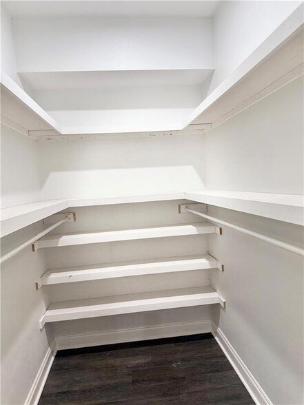 Building Photo - 8927 Fig St