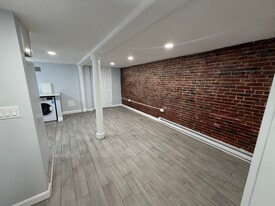 Building Photo - 31 Chelsea St
